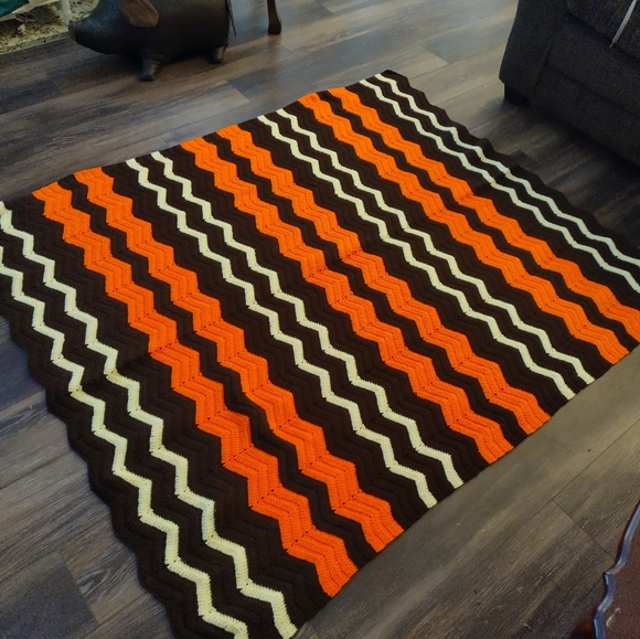 Vintage Afghan Chevron  Zig Zag Retro Pattern Hand Crocheted Throw Blanket - Picture 6 of 15